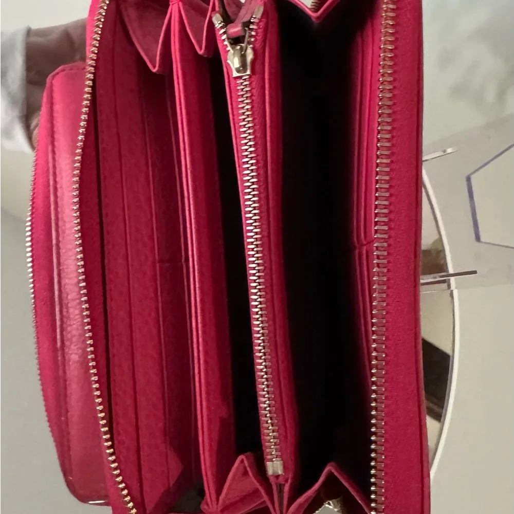 Gucci Fuchsia SoHo Leather Zip Araund Wallet - Picture 4 of 4